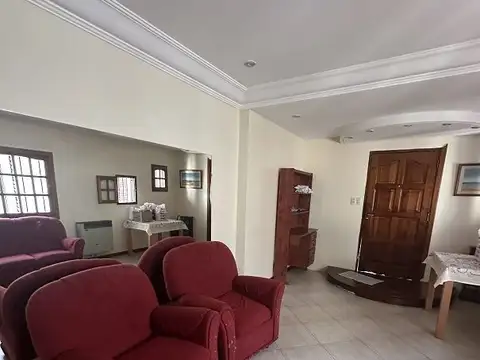 Casa con piscina en increible terreno