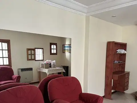 Casa en Venta con 3 cocheras