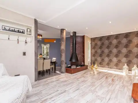 Casa 5 ambientes con 2 baños