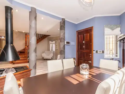 VENTA CASA 5 AMBIENTES CON PATIO Y COCHERA LANUS