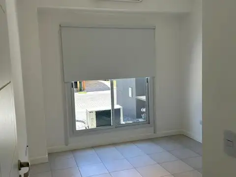 Departamento en planta baja con jardín en alquiler anual en El Palmar, Nordelta