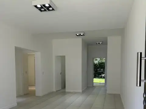 Departamento en planta baja con jardín en alquiler anual en El Palmar, Nordelta