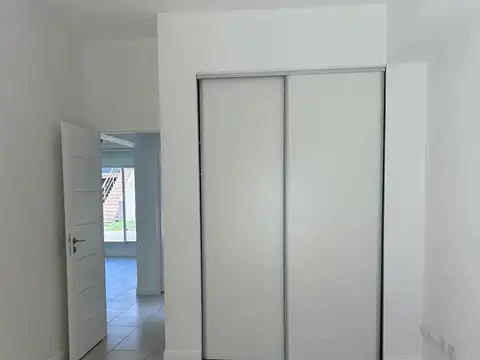 Departamento en planta baja con jardín en alquiler anual en El Palmar, Nordelta