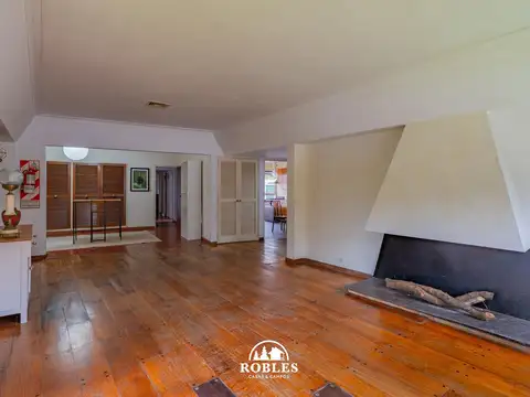 Casa 4 ambientes con 2 baños