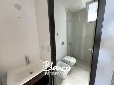 Departamento en Alquiler con 1 cochera