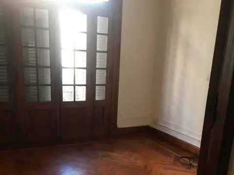 Oficina 5 ambientes con 2 baños