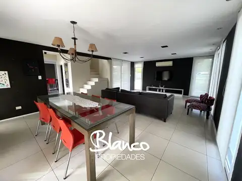 Casa 6 ambientes con 3 baños