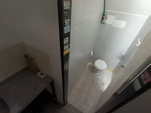 LOCAL EN PERON AL 1100  DE 65M2! VILLA LUZURIAGA