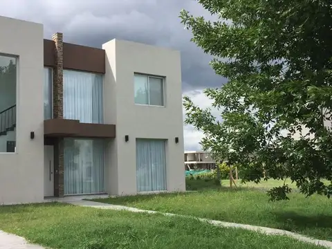 Casa en Alquiler en El Canton, USD 2.000