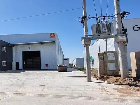 deposito a estrenar en Pque industrial con excelente ubicacion Rta 24 y 25, sist antincendio por hid