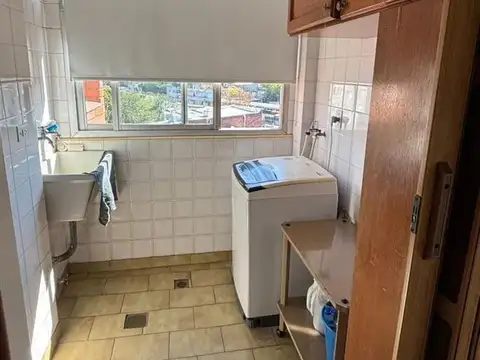 Departamento en venta - 4 Dormitorios 2 Baños - Castelar