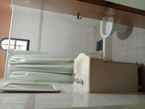 HERMOSA CASAQUINTA SOBRE LOTE DE 3200 M2! 4 DORMITORIOS