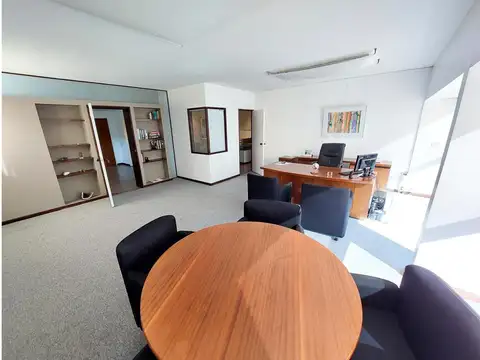 Oficina en Alquiler con 1 cochera