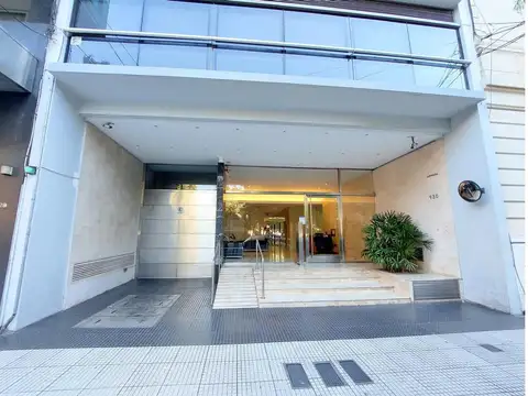 Oficina AMOBLADA en semipiso cochera fija, pileta y gimnasio