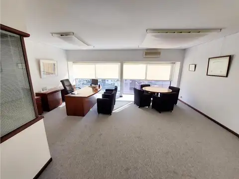 Oficina 5 ambientes con 2 baños