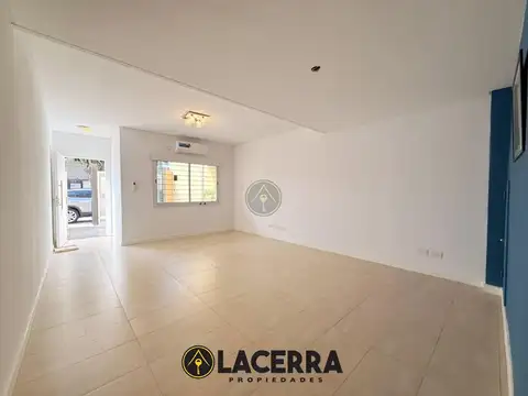 Triplex 4 ambientes con jardín y cochera en venta Munro