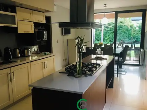 Casa en Venta con 1 cochera