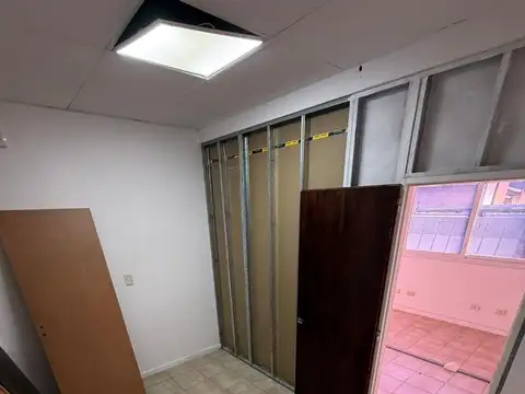 Oficina 5 ambientes con 1 baño