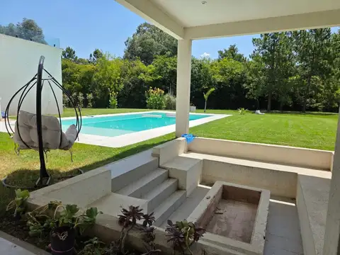 VENTA CASA 6 AMB BARRIO LAS CASUARINAS PILAR PERMU