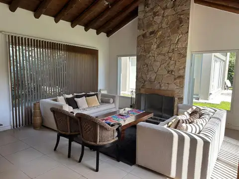 OPENHOUSE alquila flamante casa en Barrio privado El Remanso, Chacras de Coria