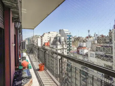 VENTA 4 AMBIENTES TRIBUNALES LUMINOSO PISO ALTO