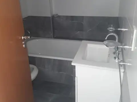 Dpto 2 Amb. 43 m²  al Frente c/ Renta - Ideal Inversor - S.Justo (Ctro)