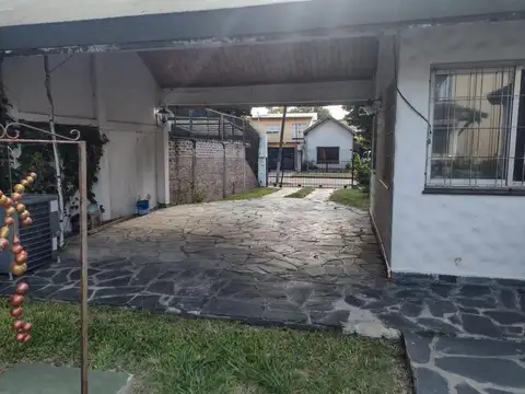 Casa en Venta en Castelar, USD 210.000