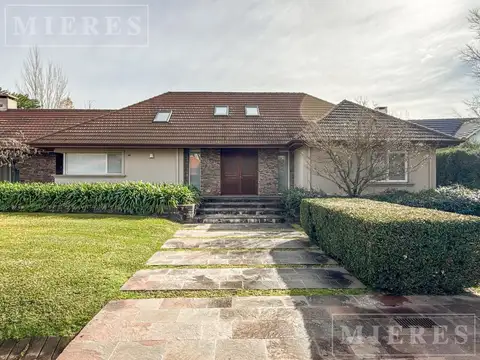 Casa en Venta con 2 cocheras