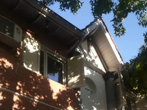 Casa en venta - 4 Dormitorios 2 Baños - Monte Castro