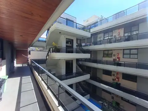 Julián Álvarez 100, Piso 2°