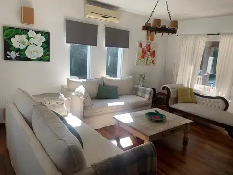 Casa en Alquiler Temporal con 3 cocheras