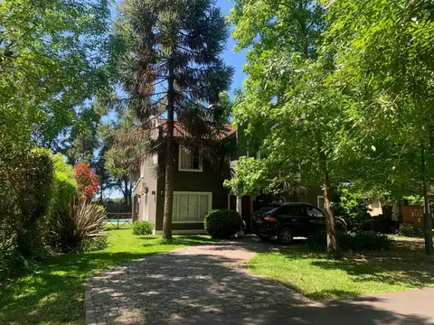 Casa 4 ambientes con 3 baños