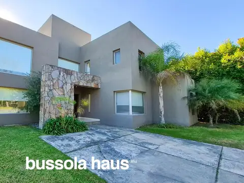 Casa en venta de 6 ambientes sobre lote interno en Barrancas De San José Tigre