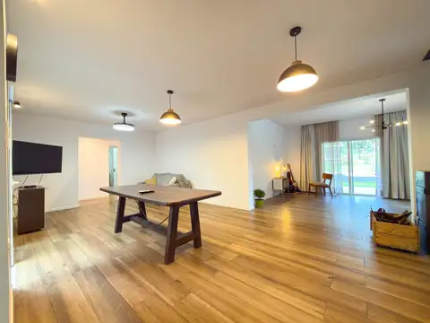 Casa 4 ambientes con 2 baños