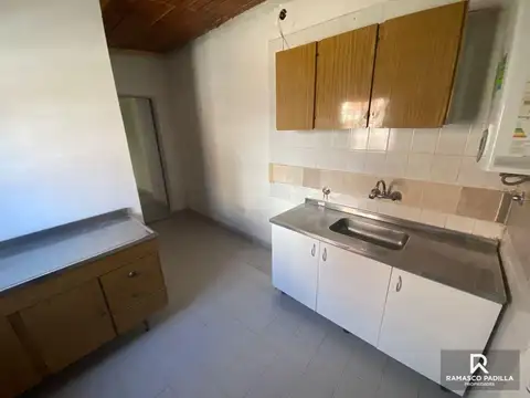 Casa 4 ambientes con 1 baño