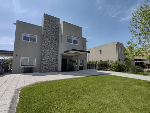 Casa en Venta en Ayres Plaza, Countries y Barrios Cerrados en Pilar