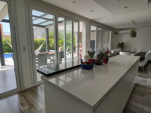 Casa 5 ambientes con 5 baños