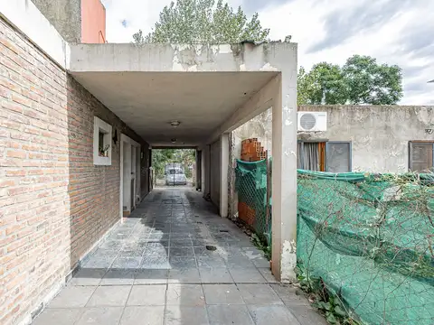 Casa en Venta con 3 cocheras