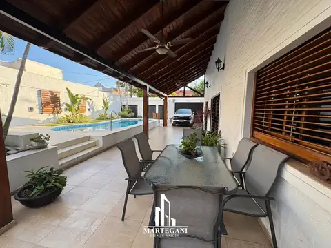 Casa en Venta con 4 cocheras