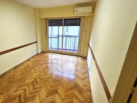 Paraguay al 700, piso 5
