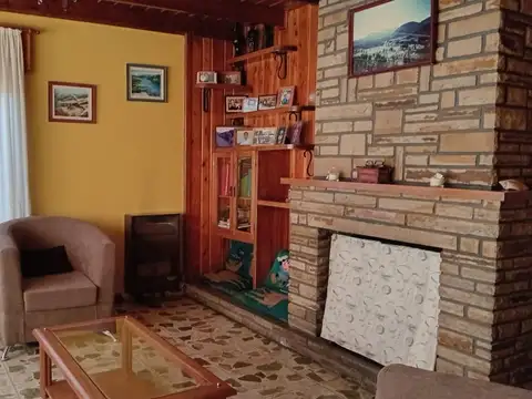 Hostería en Esquel + Casa + Departamento.