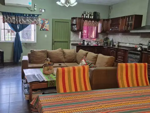 VENTA CASA 4 AMBIENTES EN ISIDRO CASANOVA