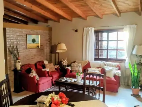 Casa 5 ambientes con 2 baños