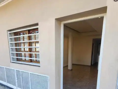 ALQUILO MONOAMBIENTE AL FRENTE EN PARQUE AVELLANEDA