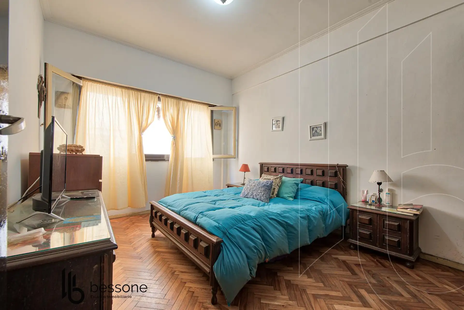 Departamento de 2 ambientes frente a Plaza Colón