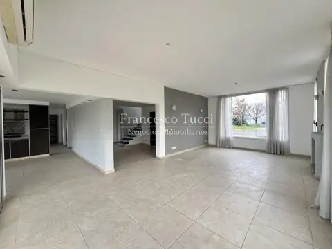 Casa 5 ambientes con 3 baños