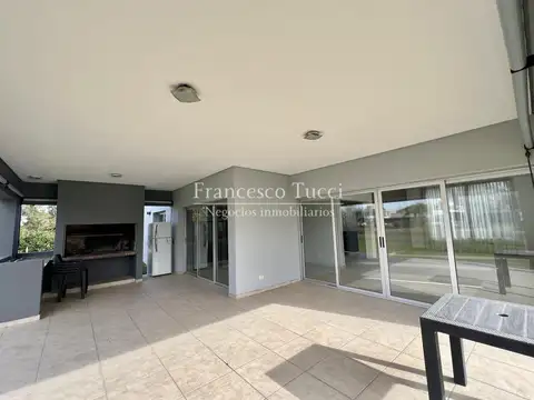 Casa en Alquiler de 4 dormitorios