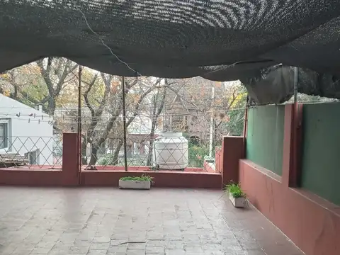(VER VIDEO TOCAR EN LA FOTO LA CAMARITA CON EL Nro 1) .TIPO CASA AL FRENTE CON GARAGE, PATIO  Y TERRAZA  A MTS DE AV RIVADAVIA