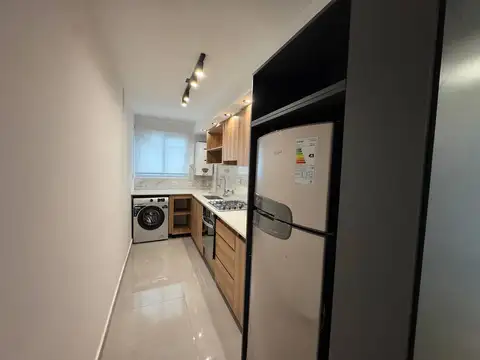 3 AMBIENTES AL FRENTE CON BALCÓN RECICLADO