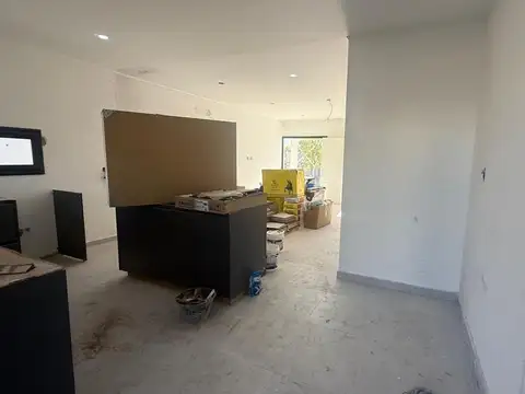Casa 4 ambientes con 4 baños